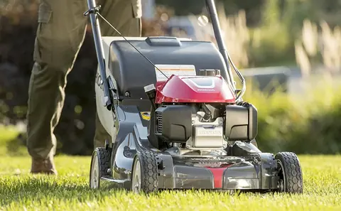 NHP Motoculture et sa gamme de produits pour l’entretien du jardin.